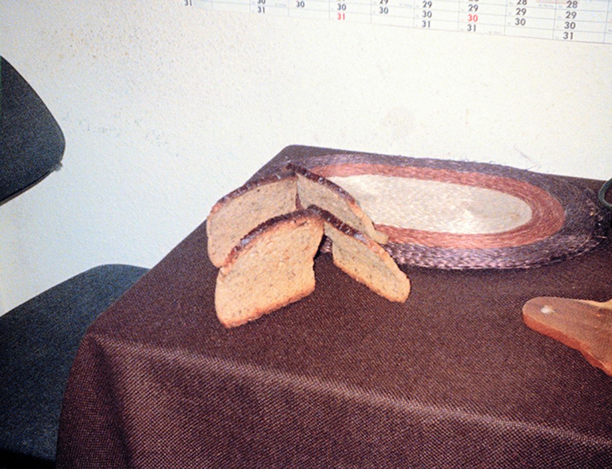 Gosbert Adler, aus der Serie „Brot“, 1980, Pigmentdruck, Leihgabe des Künstlers, © Gosbert Adler