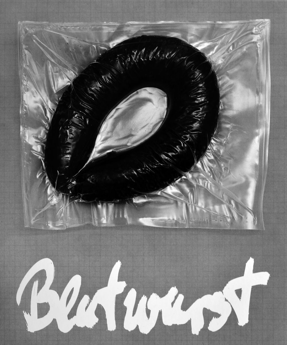 Reinhard Matz, Blutwurst, aus der neunteiligen Serie „Wurst“, 1981, Silbergelatinepapier, Museum für Kunst und Gewerbe Hamburg, © Reinhard Matz, Köln