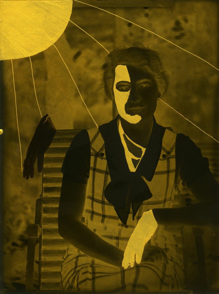 Anaïs Boudot, Le gant, from the series "Les oubliées", 2021, print on aluminium, 36 x 48 cm, © Anaïs Boudot. Courtesy of the artist, Galerie Binome and The Eyes Publishing