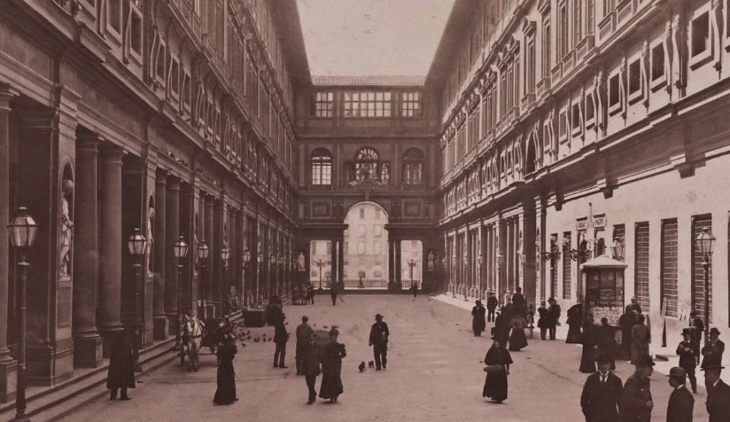 Fratelli Alinari, Gallerie degli Uffizi mit Loggia del Arno, Florenz, um 1895, Albuminpapier, Sammlung Fotografie der Kunstbibliothek, Staatliche Museen zu Berlin (Ausschnitt).