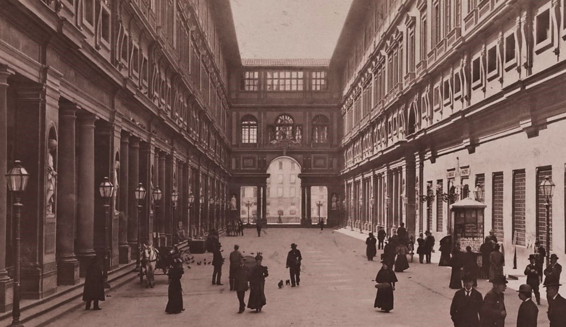 Fratelli Alinari, Gallerie degli Uffizi mit Loggia del Arno, Florenz, um 1895, Albuminpapier, Sammlung Fotografie der Kunstbibliothek, Staatliche Museen zu Berlin (Ausschnitt).