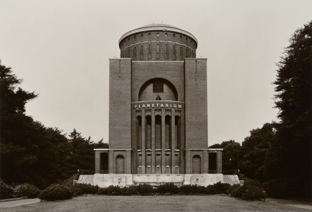 Holger Stumpf, Planetarium, Stadtpark Hamburg 1979, Silbergelatinepapier, Museum für Kunst und Gewerbe Hamburg, © Holger Stumpf