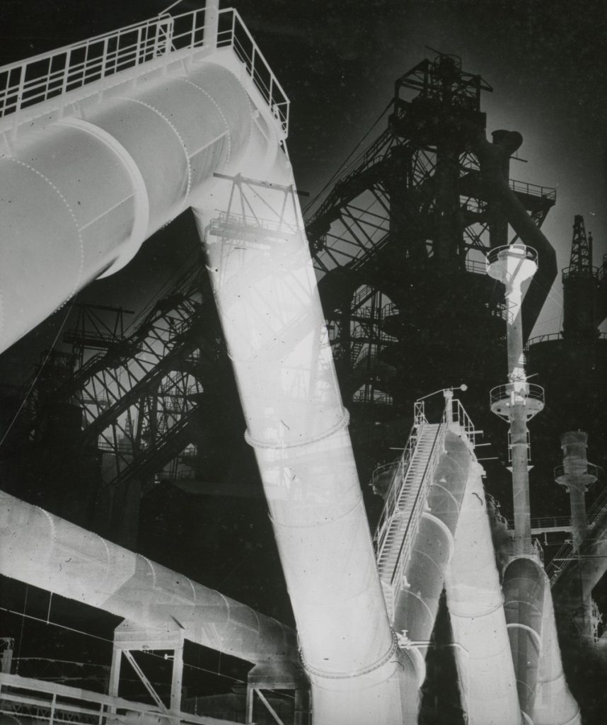 Ludwig Windstosser, Mannesmann, Hochofen, ca. 1955, Silbergelatinepapier, © Staatliche Museen zu Berlin, Kunstbibliothek / Ludwig Windstosser