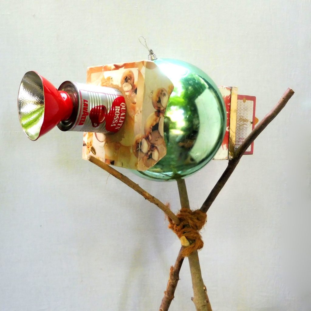 Günter Derleth, Weihnachtskugelpralinenpackungkaffeedosencameraobscura, 2018 © Günter Derleth