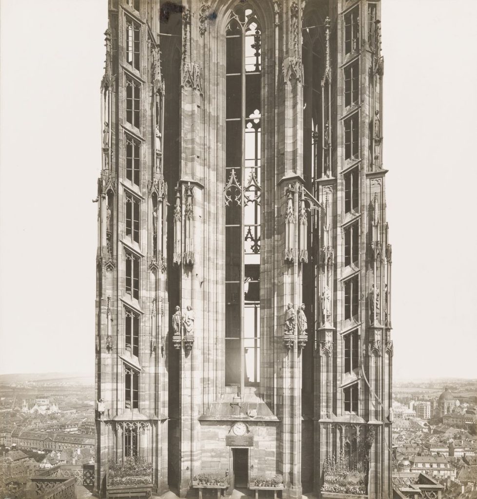 Königlich Preußische Messbildanstalt, Berlin / Albrecht Meydenbauer (1834-1921), Münster in Straßburg, Ostseite des Westturms von der Plattform aus gesehen, 1897, Gelatineentwicklungspapier, © Archiv der Universität der Künste, Berlin