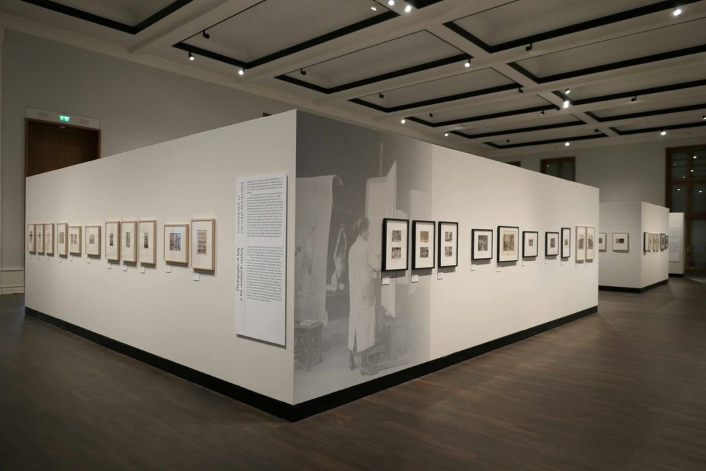 Ausstellungsraum und Hängung im Museum für Fotografie, (c) Staatliche Museen zu Berlin, Kunstbibliothek / August Haverkamp